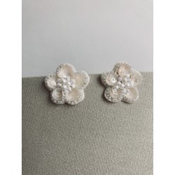 Boucles d'oreilles clous, Fleur de nacre