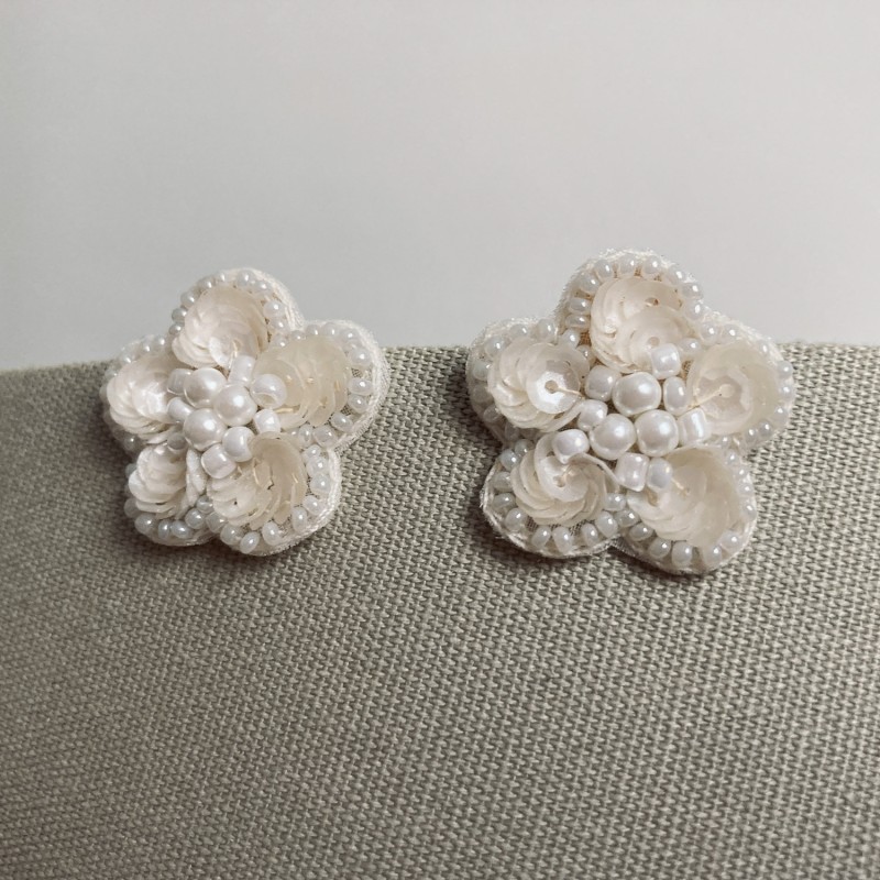 Boucles d'oreilles clous, Fleur de nacre