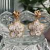 Boucles d'oreilles or, Fleur de satin